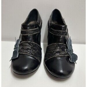 Anthropologie Bobbi Blu  women size 7.5M  black leather Laced heeled booties bow